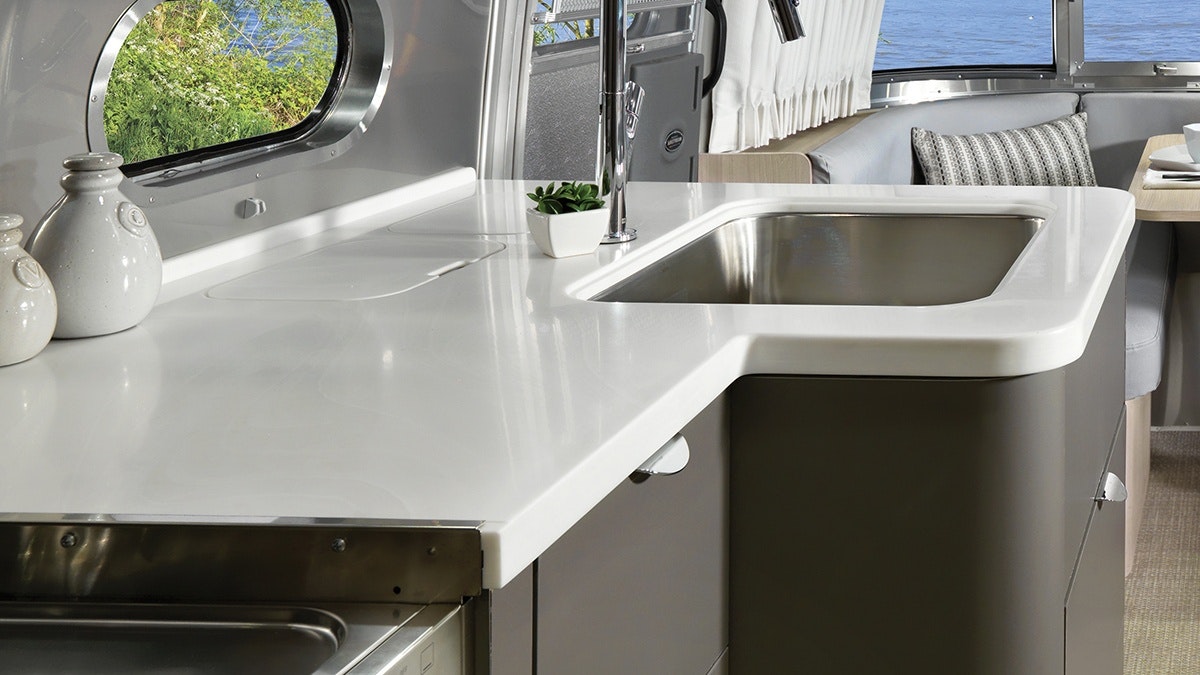 Globetrotter-Sub-Features-5050-2-Countertops